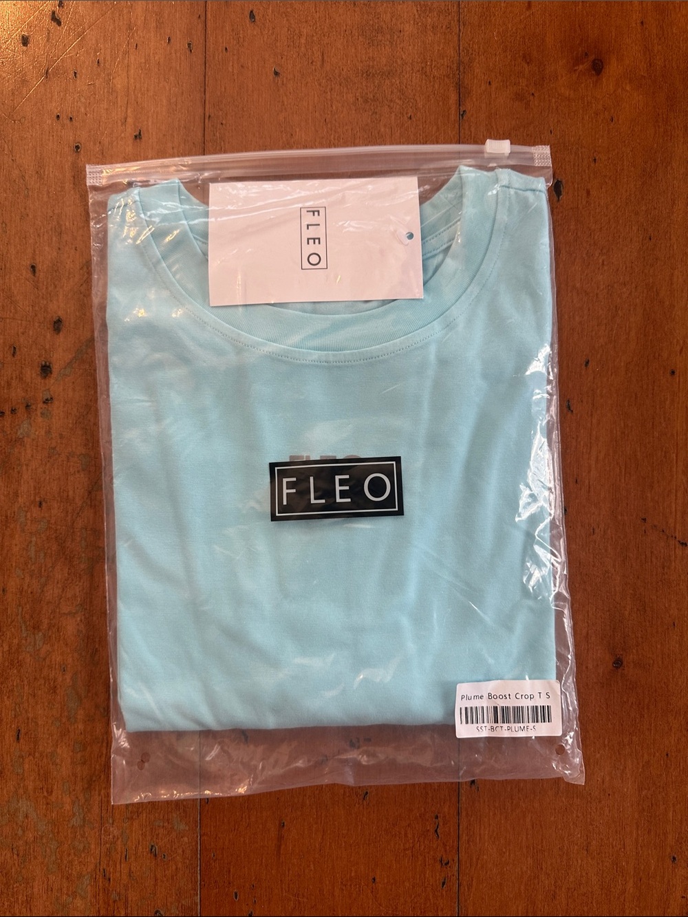 Fleo Women’s Boost Crop Tee size small